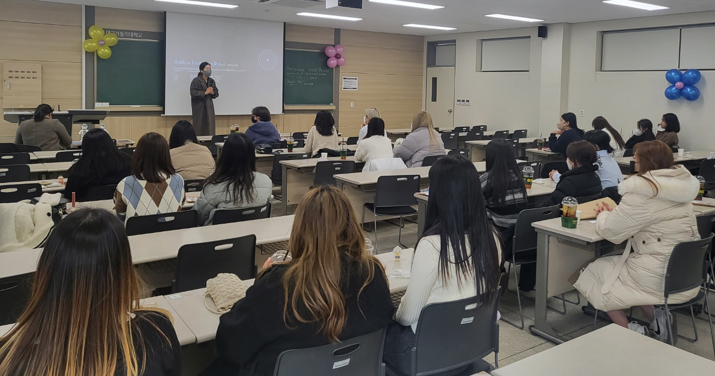  아동학과 신입생 환영회 교수님 인사 